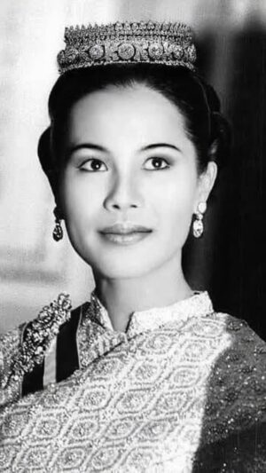 Savika Chaiyadej Instagram - October 25, 2025
In loving remembrance of
Her Majesty Queen Sirikit,
The Queen Mother of Thailand.
We humbly bid farewell to the eternal heavens,
with deepest gratitude for Her boundless grace and love. 💙