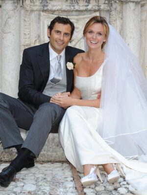 Serena Autieri Instagram - Sono volati 15 anni da quel “sì” che ci ha unito verso un viaggio bellissimo fatto di complicità, condivisione, risate e un po’ di pazienza 😝 (da parte mia). 
Buon anniversario amore mio ❤️

Ancora grazie sentito a @giorgioarmani 

Photo: @gianmarcochieregato