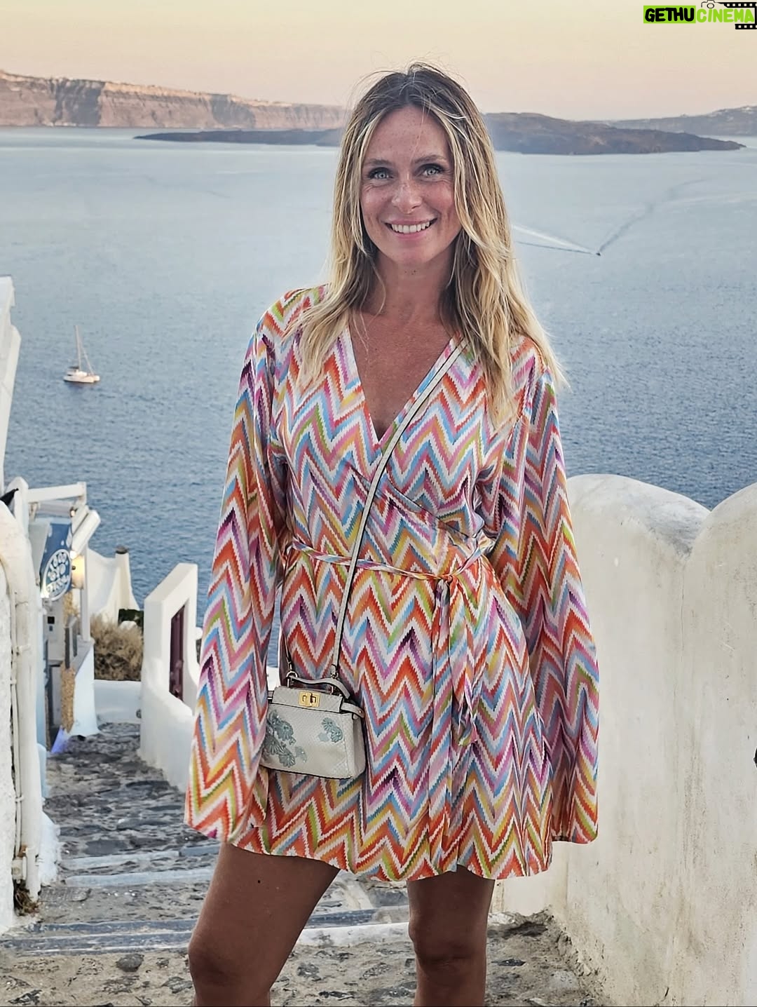 Serena Autieri - 27.8K Likes - La luce della Grecia mi ha aperto gli occhi, penetrato nei pori, dilatato tutto l’essere 🐚
- Henry Miller