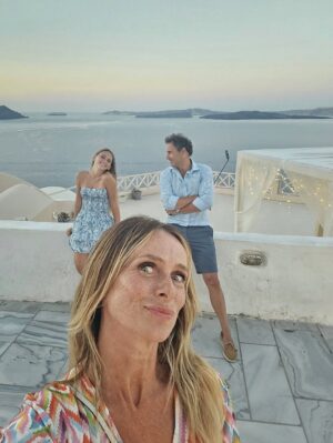 Serena Autieri Instagram - La luce della Grecia mi ha aperto gli occhi, penetrato nei pori, dilatato tutto l’essere 🐚
- Henry Miller