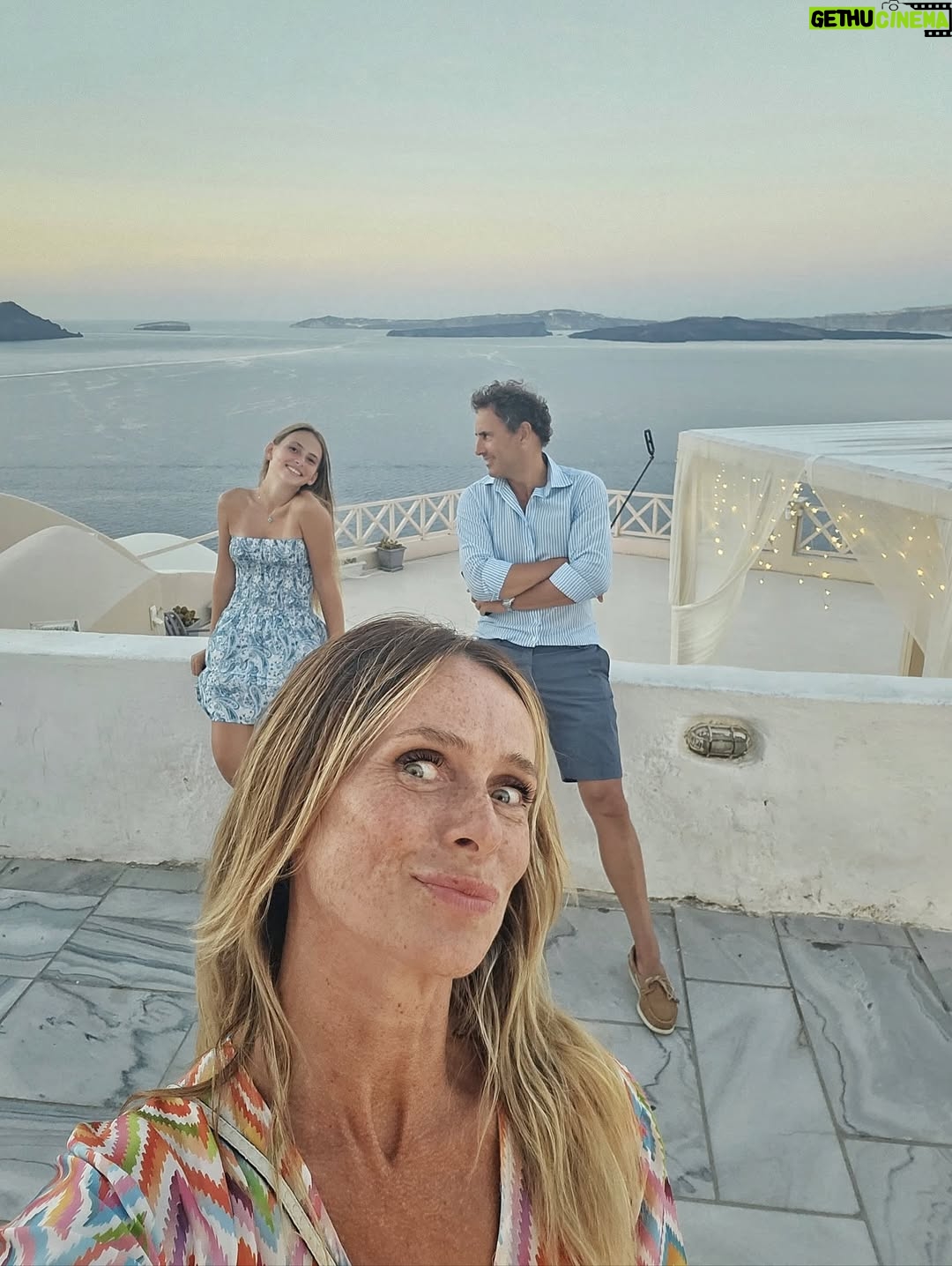 Serena Autieri - 27.8K Likes - La luce della Grecia mi ha aperto gli occhi, penetrato nei pori, dilatato tutto l’essere 🐚
- Henry Miller