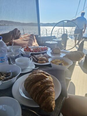 Serena Autieri Instagram - La luce della Grecia mi ha aperto gli occhi, penetrato nei pori, dilatato tutto l’essere 🐚
- Henry Miller