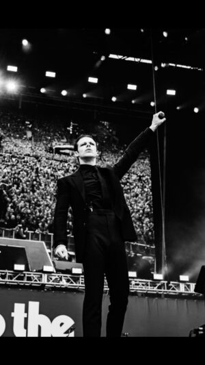 Sharon Osbourne Instagram - Changes - Live From Villa Park (Back To The Beginning) is OUT NOW on all streaming services and YouTube. Every penny earned will go to Acorn’s, Cure Parkinson’s and Birmingham children’s hospital so go stream it, add it to your playlist or watch the video. Every time you do we will raise some fucking money. 🖤🦇🖤

Performance video is from the @mercurystudios film set to be released in 2026