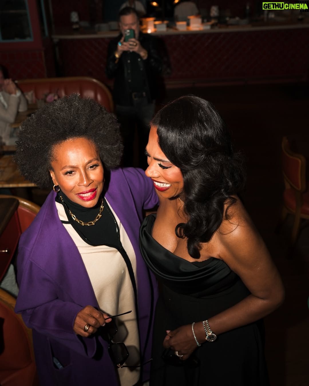 Sheryl Lee Ralph - 167.1K Likes - I am still taking it all in. The love, the joy, the sea of beautiful faces who showed up to share this moment with me. It means more than I can say.

To the Hollywood Chamber of Commerce, thank you for placing my name among the stars.

To my sister Loretta, you have been with me since the beginning and your love has carried me through every season of this journey. I am so grateful for you.

And to Quinta, thank you for seeing me, for believing in me. You gave me room to shine and I love you for it.

To my beloved Delta Sigma Theta Sorors, thank you for standing tall in your red and white and surrounding me with sisterhood.

To the city of Los Angeles, thank you for making space for all of us and allowing us to gather in such large numbers.

To my dear friends and family who traveled from every direction just to be there, I felt your love.

And to my fans, the ones who have supported me through every season, you helped get me here.

This moment was never just about me. It is about every hand that lifted me, every voice that cheered for me, and every heart that believed in me. Thank you.

Photos by @kavipictures