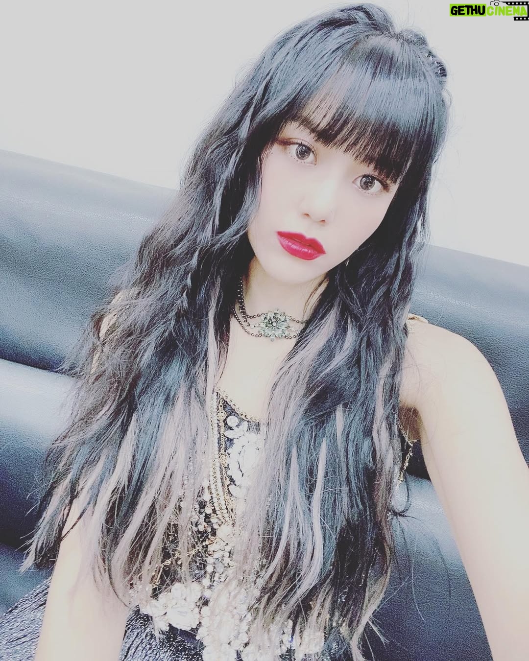 Shin Hye-jeong - 46.6K Likes - #가요대제전 즐거운 무대❤️
#셀럽파이브 #AOC 모두들 감사드려용
오늘은 우리 아가 #민니 랑도 같이😊
2020년 모두 행복합시다🙏🏻
엘비스 우리 또 빨리 만나 사랑해💕