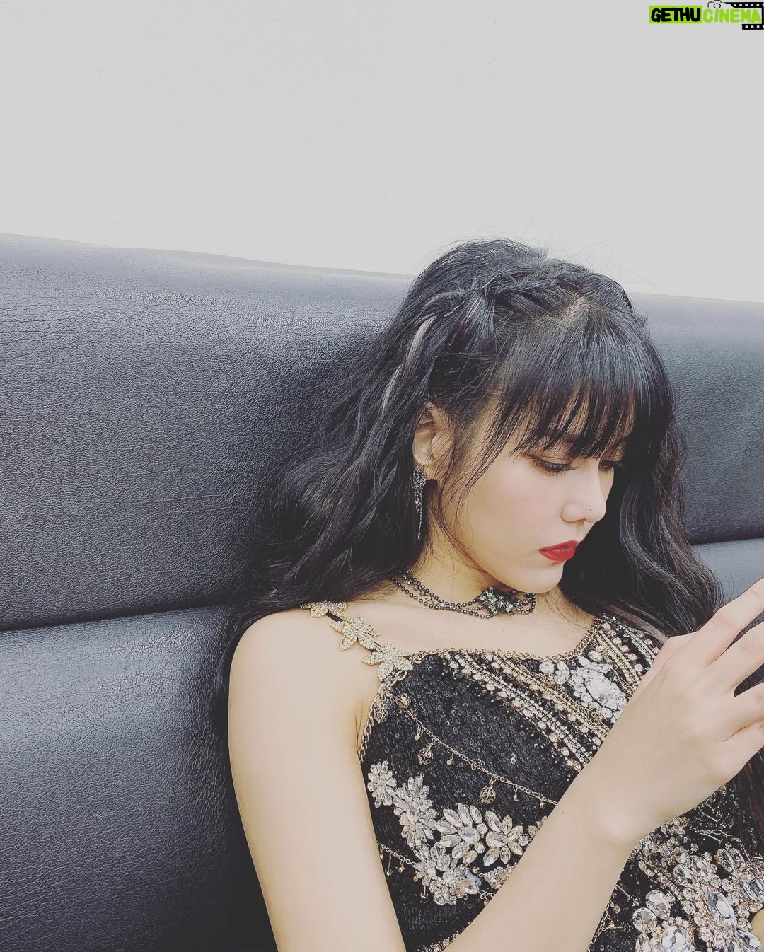 Shin Hye-jeong - 46.6K Likes - #가요대제전 즐거운 무대❤️
#셀럽파이브 #AOC 모두들 감사드려용
오늘은 우리 아가 #민니 랑도 같이😊
2020년 모두 행복합시다🙏🏻
엘비스 우리 또 빨리 만나 사랑해💕