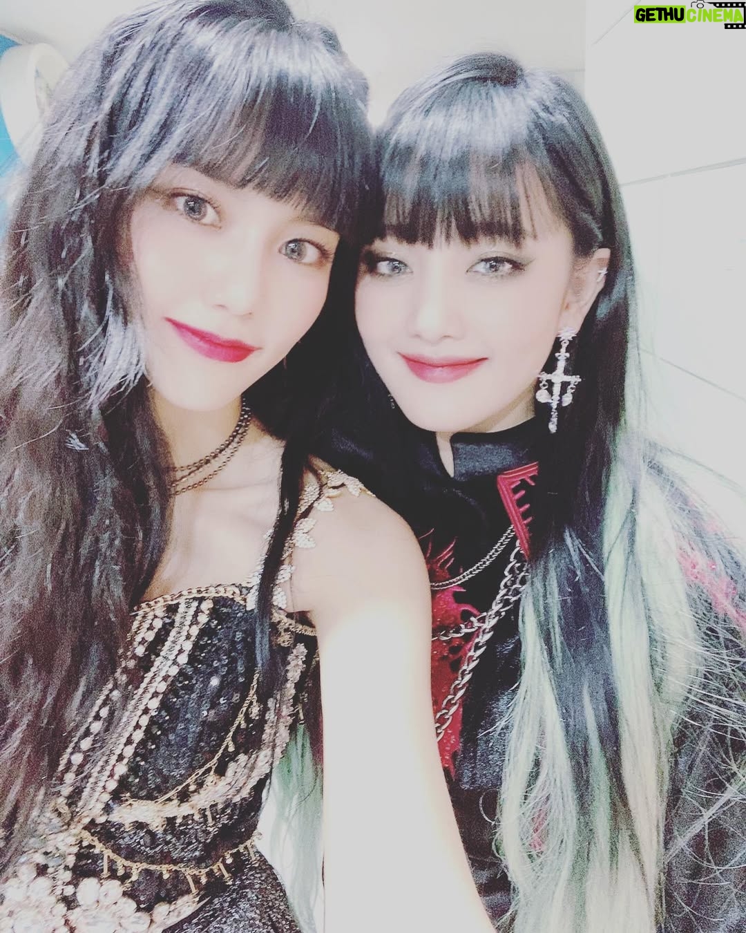Shin Hye-jeong - 46.6K Likes - #가요대제전 즐거운 무대❤️
#셀럽파이브 #AOC 모두들 감사드려용
오늘은 우리 아가 #민니 랑도 같이😊
2020년 모두 행복합시다🙏🏻
엘비스 우리 또 빨리 만나 사랑해💕