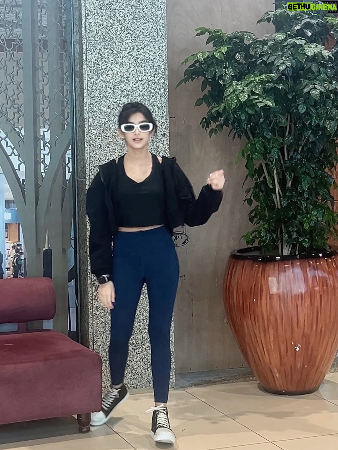 Shivika Rishi - 91.4K Likes - “In my element of sun rays, sunglasses, sneaker & just rolling with the good vibes.” 🕶️🫀♠️🎒

#instagram #fashionoftheday #roadjourney #influencers #styleinfluencer #postviral