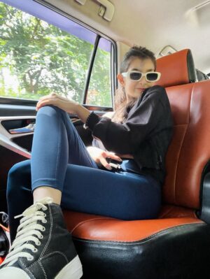 Shivika Rishi Instagram - “In my element of sun rays, sunglasses, sneaker & just rolling with the good vibes.” 🕶️🫀♠️🎒

#instagram #fashionoftheday #roadjourney #influencers #styleinfluencer #postviral