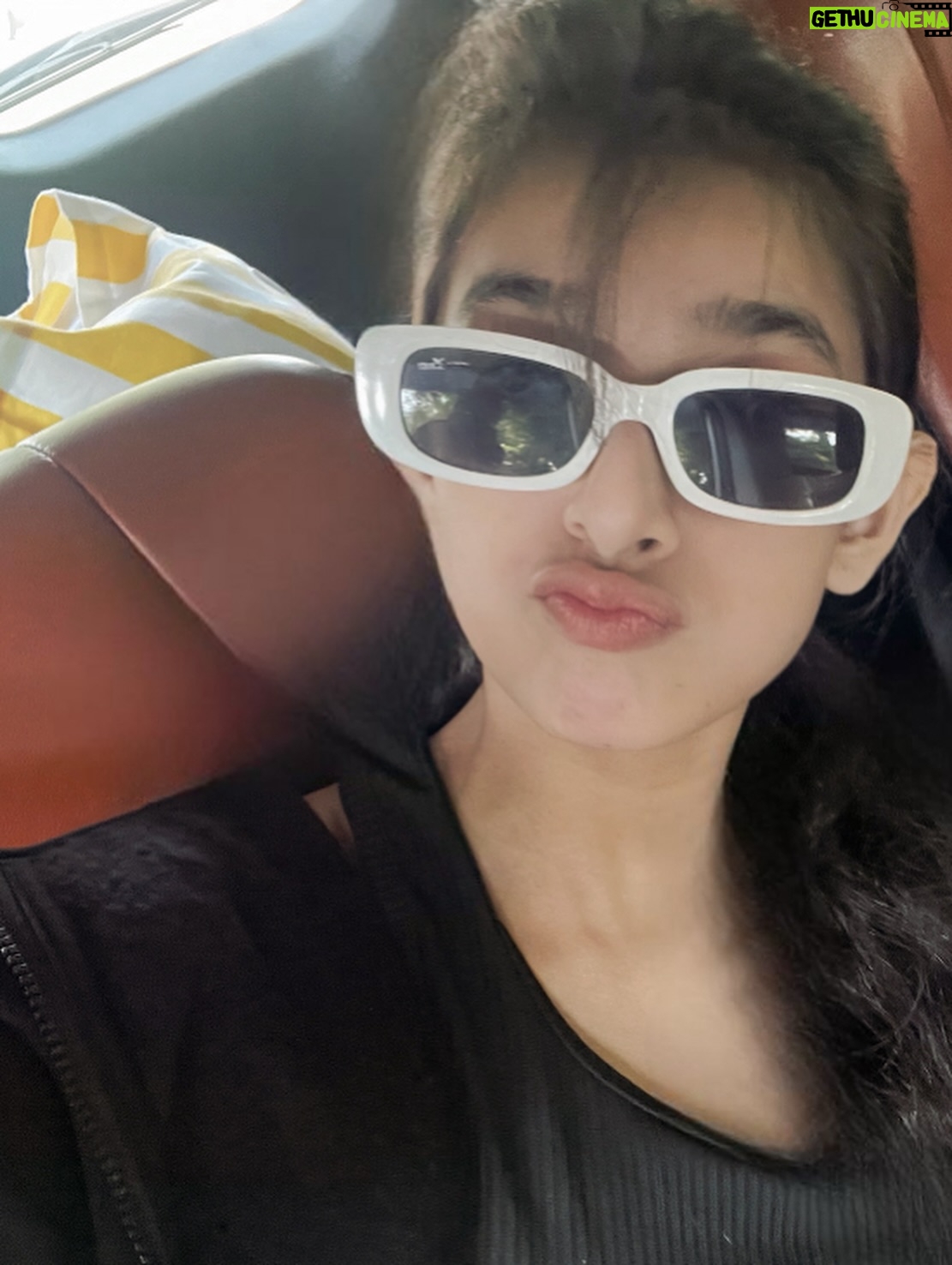 Shivika Rishi - 91.4K Likes - “In my element of sun rays, sunglasses, sneaker & just rolling with the good vibes.” 🕶️🫀♠️🎒

#instagram #fashionoftheday #roadjourney #influencers #styleinfluencer #postviral