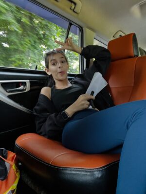 Shivika Rishi Instagram - “In my element of sun rays, sunglasses, sneaker & just rolling with the good vibes.” 🕶️🫀♠️🎒

#instagram #fashionoftheday #roadjourney #influencers #styleinfluencer #postviral