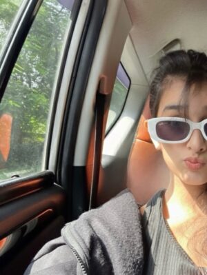Shivika Rishi Instagram - “In my element of sun rays, sunglasses, sneaker & just rolling with the good vibes.” 🕶️🫀♠️🎒

#instagram #fashionoftheday #roadjourney #influencers #styleinfluencer #postviral