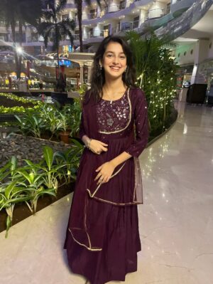 Shivika Rishi Instagram - शुभ दिवाली🪔🔥🧨🍫

#instagramphotography #diwali2025 #sweets #views #influencer #actor #postviral  #diwalilook❤️