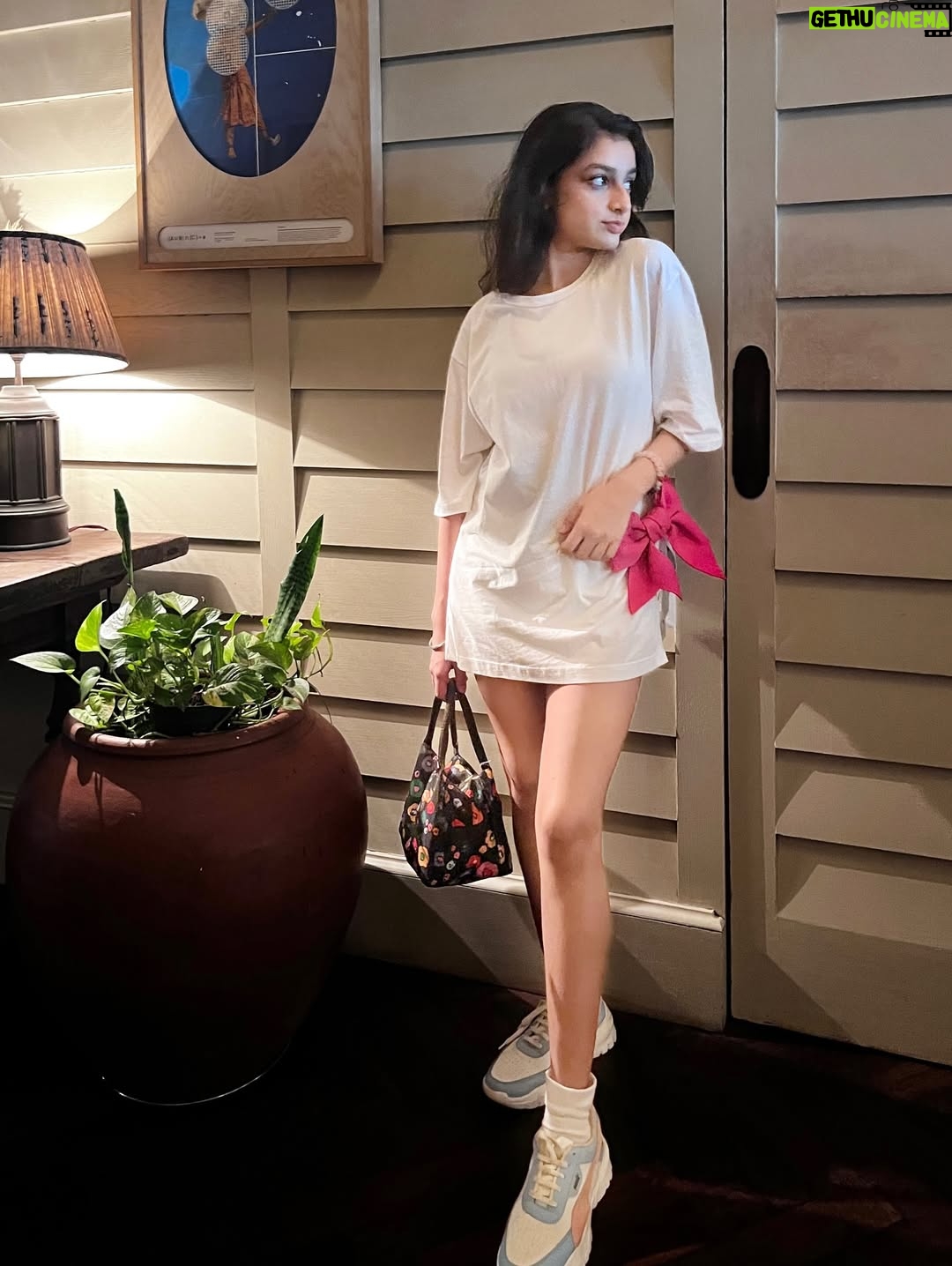 Shivika Rishi - 59.7K Likes - Reboottt🤍🎀 

#bowpaglu🎀 

#instagram #photography #sundayvibes #influencer #actor #flower
