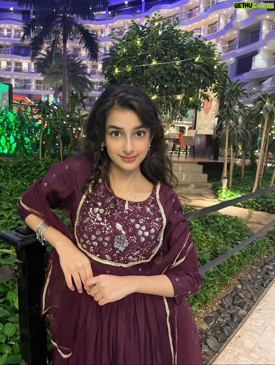 Shivika Rishi - 51.1K Likes - शुभ दिवाली🪔🔥🧨🍫

#instagramphotography #diwali2025 #sweets #views #influencer #actor #postviral  #diwalilook❤️