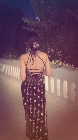 Shivika Rishi Instagram - Tum aao mere pass🌹🌠⭐️

#instagram #viral #chogadatara #slomovideo #navratrivibes❤️ #reels