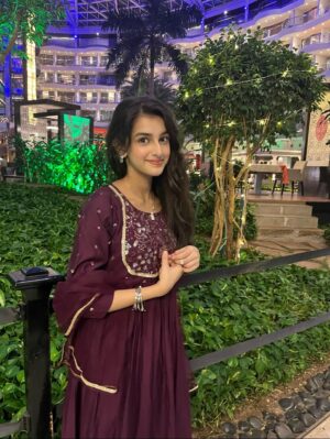 Shivika Rishi Instagram - शुभ दिवाली🪔🔥🧨🍫

#instagramphotography #diwali2025 #sweets #views #influencer #actor #postviral  #diwalilook❤️