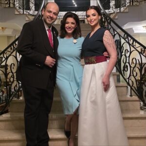 Shohreh Aghdashloo Instagram - What an unforgettable night in Toronto — celebrating our roots and honoring the legacy of Cyrus the Great for the very first time together. It was truly special to feel that sense of unity and pride in our heritage. My heartfelt thanks to everyone who made this celebration possible and for having me be part of it, especially alongside @officialrezapahlavi.

چه شب فراموش‌نشدنی‌ای در تورنتو — شبی که برای نخستین بار جشن ریشه‌هایمان و بزرگداشت کوروش بزرگ را با هم تجربه کردیم. احساس غرور و همدلی میان همه‌مان واقعاً الهام‌بخش بود. از صمیم قلب از برگزارکنندگان این رویداد و دعوتشان سپاسگزارم، به‌ویژه در کنار شاهزاده رضا پهلوی.