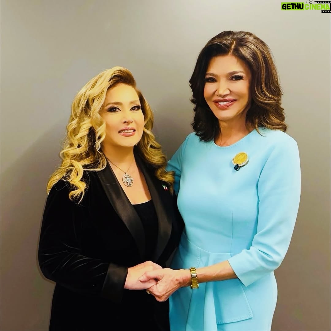 Shohreh Aghdashloo - 48.3K Likes - What an unforgettable night in Toronto — celebrating our roots and honoring the legacy of Cyrus the Great for the very first time together. It was truly special to feel that sense of unity and pride in our heritage. My heartfelt thanks to everyone who made this celebration possible and for having me be part of it, especially alongside @officialrezapahlavi.

چه شب فراموش‌نشدنی‌ای در تورنتو — شبی که برای نخستین بار جشن ریشه‌هایمان و بزرگداشت کوروش بزرگ را با هم تجربه کردیم. احساس غرور و همدلی میان همه‌مان واقعاً الهام‌بخش بود. از صمیم قلب از برگزارکنندگان این رویداد و دعوتشان سپاسگزارم، به‌ویژه در کنار شاهزاده رضا پهلوی.
