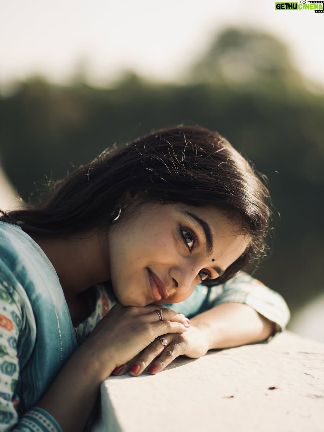 Shravnitha Srikanth - 33.5K Likes - Just SMILE🥰

Photography @mano_graphy_ 

#shoot #photoshoot #potraitpage #potrait #lovereels #self #smile #smileeveryday