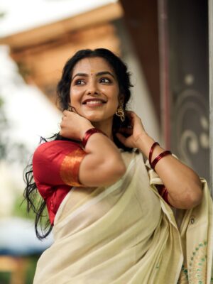 Shravnitha Srikanth Instagram - In love with this look❤️

Mua @maish_artistry 
Photography @mano_graphy_ 

#shoot #modelshoot #kerala #mallugirl #saree #sareelove #whitesaree #keralagirls