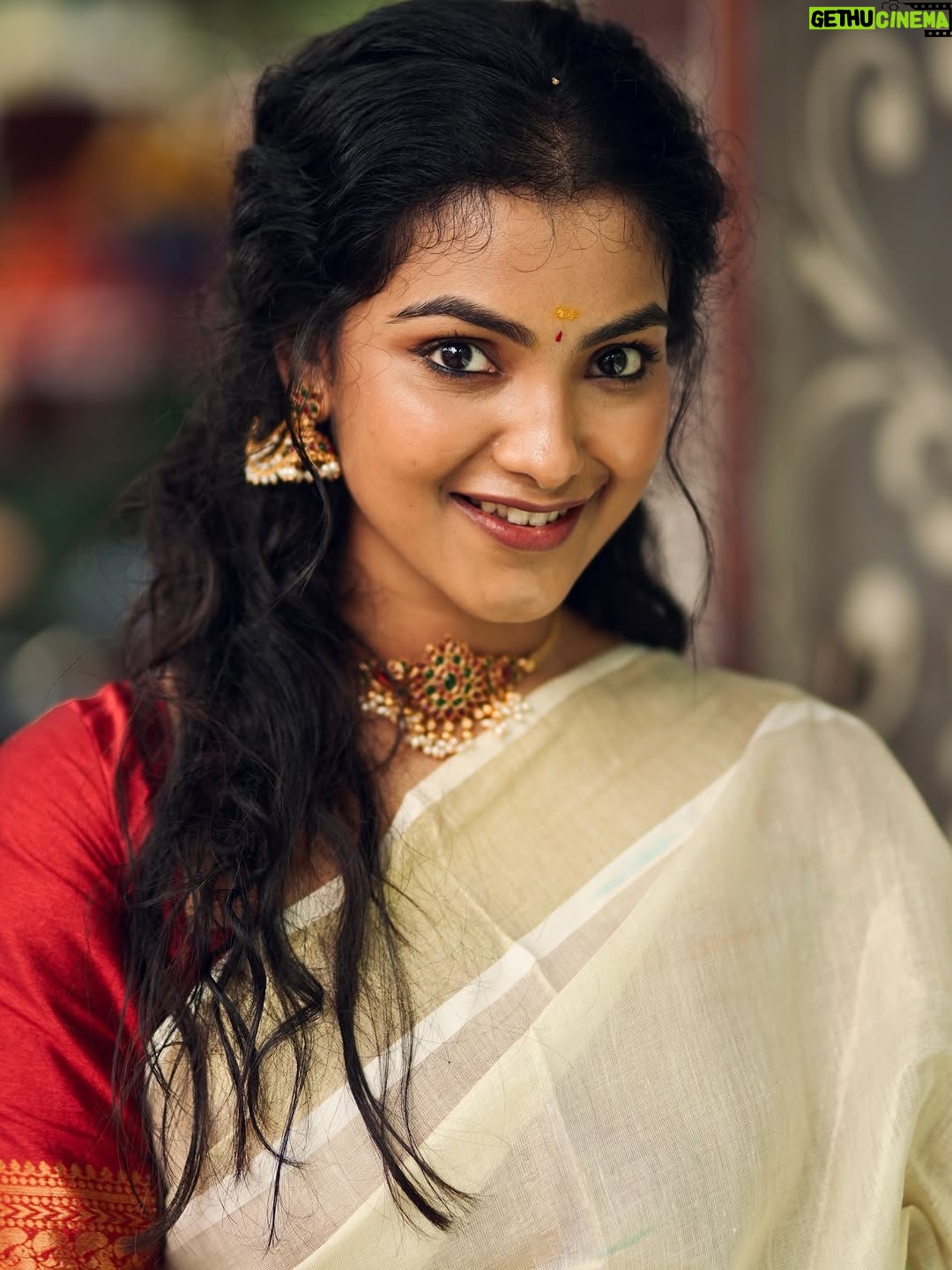 Shravnitha Srikanth - 41.5K Likes - In love with this look❤️

Mua @maish_artistry 
Photography @mano_graphy_ 

#shoot #modelshoot #kerala #mallugirl #saree #sareelove #whitesaree #keralagirls