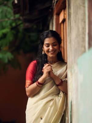 Shravnitha Srikanth Instagram - In love with this look❤️

Mua @maish_artistry 
Photography @mano_graphy_ 

#shoot #modelshoot #kerala #mallugirl #saree #sareelove #whitesaree #keralagirls