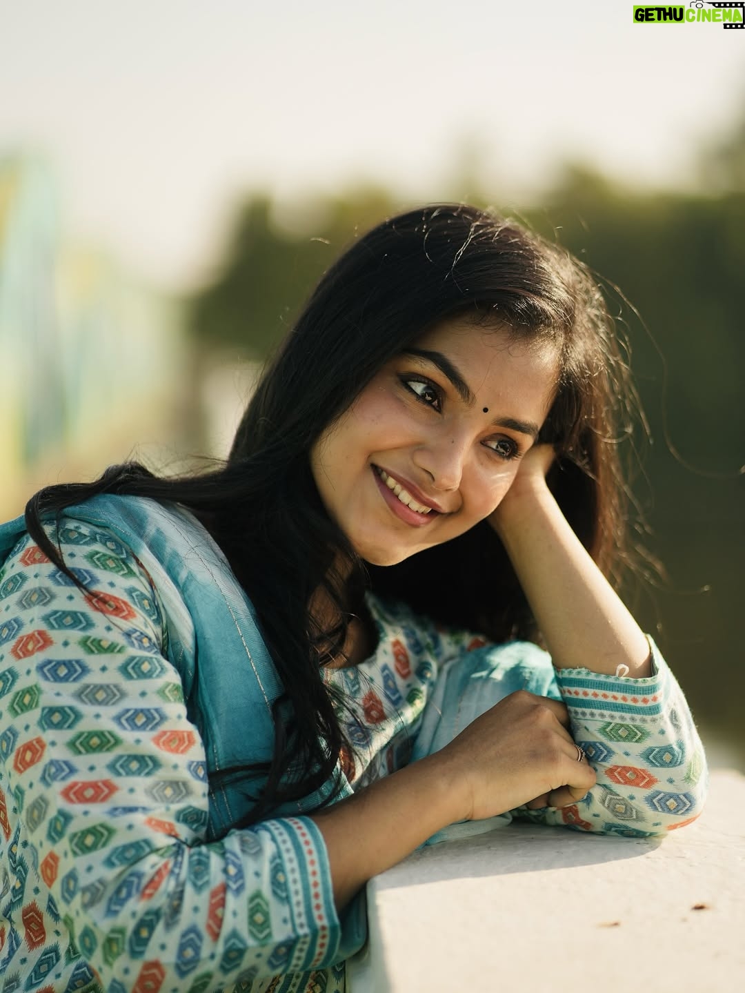 Shravnitha Srikanth - 33.5K Likes - Just SMILE🥰

Photography @mano_graphy_ 

#shoot #photoshoot #potraitpage #potrait #lovereels #self #smile #smileeveryday