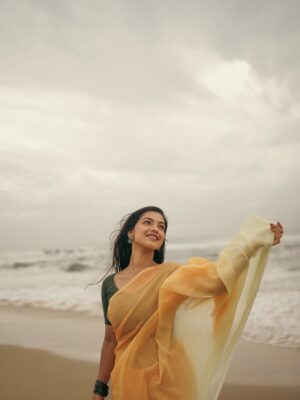Shravnitha Srikanth Instagram - Footprints in the sand…

Photography @its_surean 

#shoot #shooting #potrait #potraitshoot #beach #yellowsaree