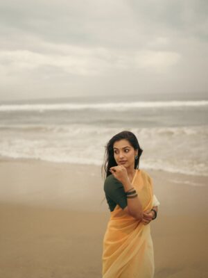 Shravnitha Srikanth Instagram - Footprints in the sand…

Photography @its_surean 

#shoot #shooting #potrait #potraitshoot #beach #yellowsaree