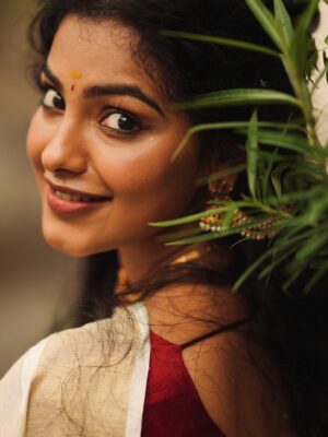 Shravnitha Srikanth Instagram - In love with this look❤️

Mua @maish_artistry 
Photography @mano_graphy_ 

#shoot #modelshoot #kerala #mallugirl #saree #sareelove #whitesaree #keralagirls