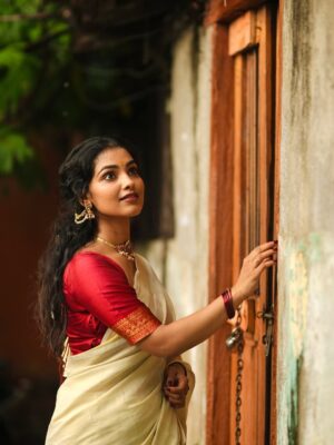 Shravnitha Srikanth Instagram - In love with this look❤️

Mua @maish_artistry 
Photography @mano_graphy_ 

#shoot #modelshoot #kerala #mallugirl #saree #sareelove #whitesaree #keralagirls