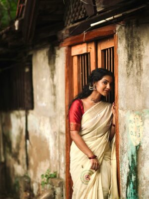 Shravnitha Srikanth Instagram - In love with this look❤️

Mua @maish_artistry 
Photography @mano_graphy_ 

#shoot #modelshoot #kerala #mallugirl #saree #sareelove #whitesaree #keralagirls