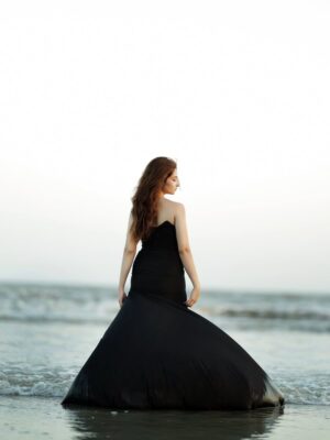 Shreema Bhattacherjee Instagram - No one understood the waves crashing inside her heart. Except the ocean. 
Only the ocean truly knew her🐚✨

Shot on - canon EOS R5c( @canonindia_official ) 

Photo - @nadeem_hossain13 🌻
 @prasanta.manna.71 🌻
Styling - @stylist_anu 🌻
Make up - @makeupartist__deepak 🌻
