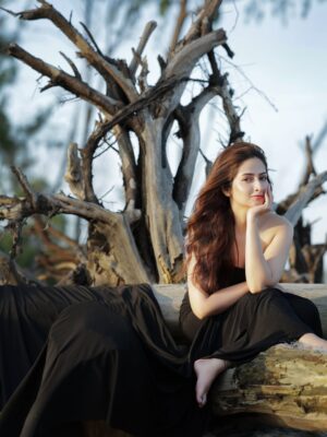 Shreema Bhattacherjee Instagram - No one understood the waves crashing inside her heart. Except the ocean. 
Only the ocean truly knew her🐚✨

Shot on - canon EOS R5c( @canonindia_official ) 

Photo - @nadeem_hossain13 🌻
 @prasanta.manna.71 🌻
Styling - @stylist_anu 🌻
Make up - @makeupartist__deepak 🌻