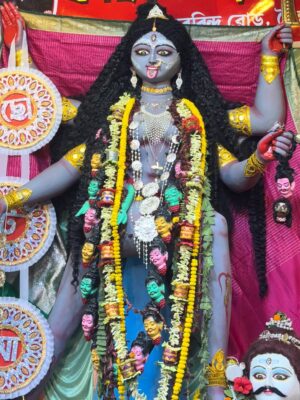 Shreema Bhattacherjee Instagram - || ধর্ম হোক যার যার,বড়মা সবার ||

বড়মা  সকলের  মঙ্গল  করবেন।🌺

#blessed #joyboromaa #thankyouuniverse