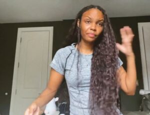 Sierra Aylina McClain Instagram - hii black womenn :).. this is a sign to try your own protective style juuust once 🤭
Attempted some knotless boho braids on myself back in April & been feeling invincible ever since lol lemme know how it goess 🤍