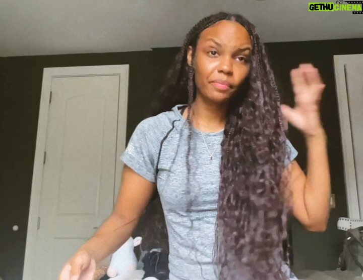 Sierra Aylina McClain - 30.1K Likes - hii black womenn :).. this is a sign to try your own protective style juuust once 🤭
Attempted some knotless boho braids on myself back in April & been feeling invincible ever since lol lemme know how it goess 🤍