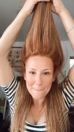Sigrid Alegría Instagram - 27 años con @peluqueria.joseluis Gracias ☺️ Otra vez me tienes jugando con mi pelo.