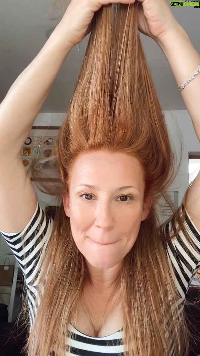 Sigrid Alegría - 27.6K Likes - 27 años con @peluqueria.joseluis Gracias ☺️ Otra vez me tienes jugando con mi pelo.