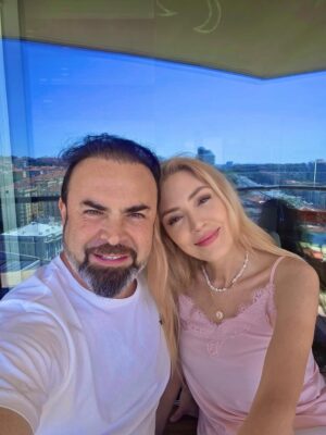 Simge Selçuk Instagram - Biraz da @yasemin_hatunoglu ‘nun güzelliğini övelim☺️🥰 Tatlı aile sizi seviyoruuuzz❤️❤️❤️ @ml_akin @cem_hakan @yamanhatunoglu  Youtube’da size aboneyim Yasemin ve Yaman 🫠🌸🌸🌸🌸