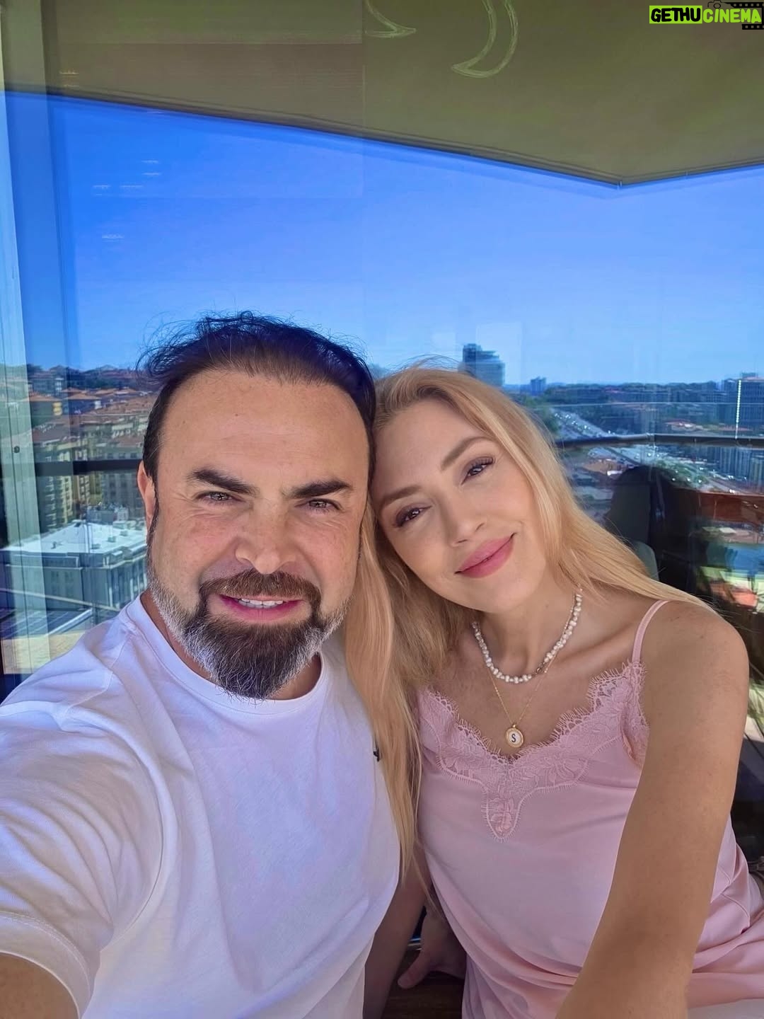 Simge Selçuk - 30.6K Likes - Biraz da @yasemin_hatunoglu ‘nun güzelliğini övelim☺️🥰 Tatlı aile sizi seviyoruuuzz❤️❤️❤️ @ml_akin @cem_hakan @yamanhatunoglu  Youtube’da size aboneyim Yasemin ve Yaman 🫠🌸🌸🌸🌸