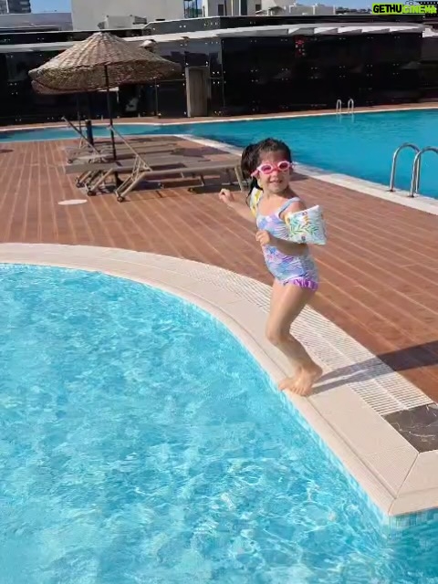 Simge Selçuk - 30.6K Likes - Biraz da @yasemin_hatunoglu ‘nun güzelliğini övelim☺️🥰 Tatlı aile sizi seviyoruuuzz❤️❤️❤️ @ml_akin @cem_hakan @yamanhatunoglu  Youtube’da size aboneyim Yasemin ve Yaman 🫠🌸🌸🌸🌸