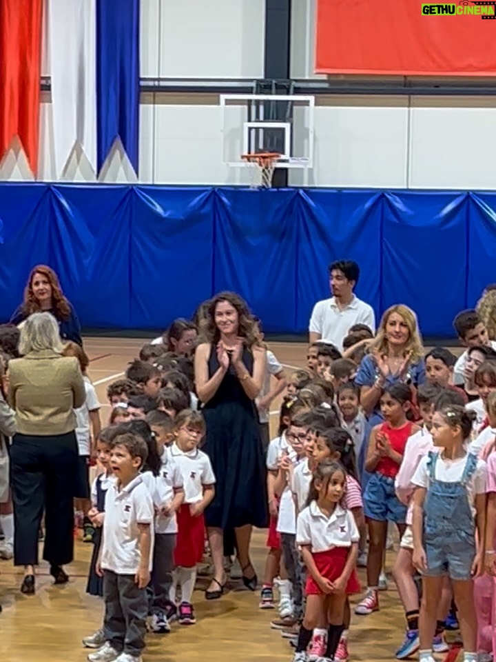 Simge Selçuk - 87K Likes - ❤️Benim güzel kızım ilkokullu oldu 🎉🎉🎉 Tüm miniklerin okul hayatı başarıyla, neşeyle geçsin🥰🙏 @figengulbahar ablası bak bakalım bu cimcimeye😄 Bu süreçte tüm desteklerin için teşekkür ederiz @figengulbahar Figencim❤️❤️❤️❤️