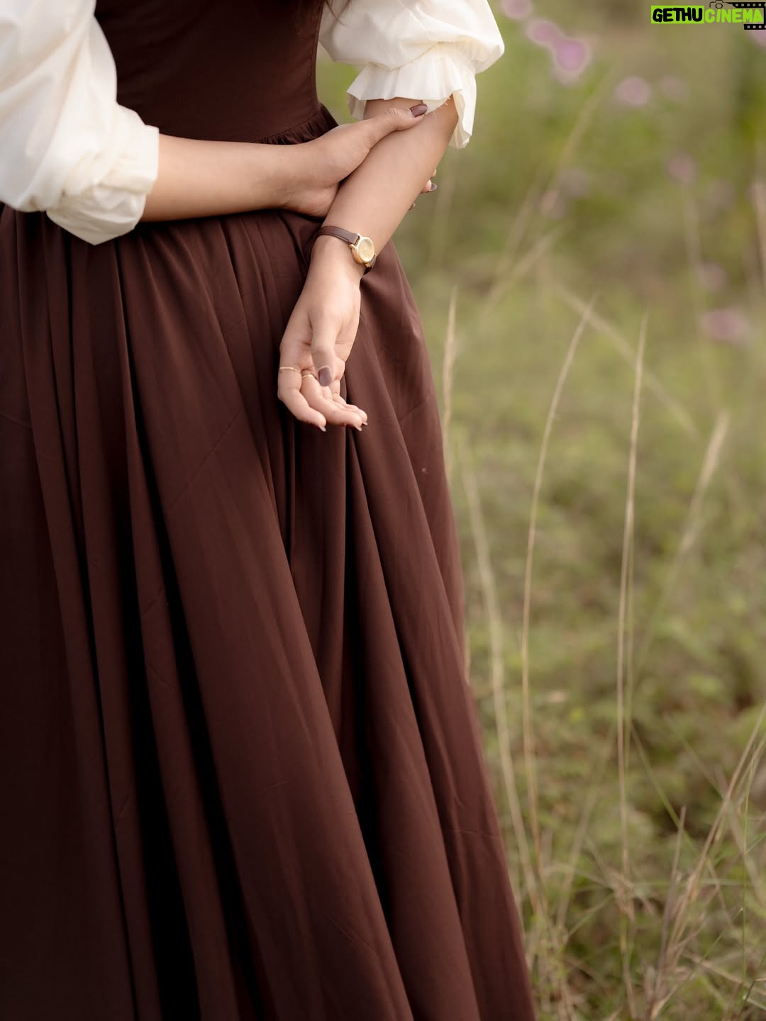 Smeha Manimegalai - 28.5K Likes - Lost in the breeze 🤎

Outfit @papilioforyou 
Lens @harishphr_ 

#smeha