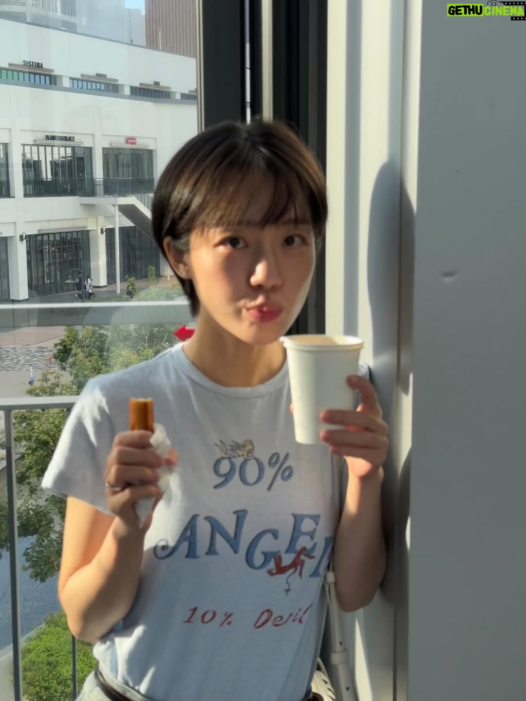 So Joo-yeon - 280.1K Likes - 🙂‍↔️🙂‍↔️🙂‍↔️🙂‍↔️🙂‍↔️🙂‍↔️🙂‍↔️ 너무 더운 여름엔 뜨거븐 라떼 마셔보자 ,,,,