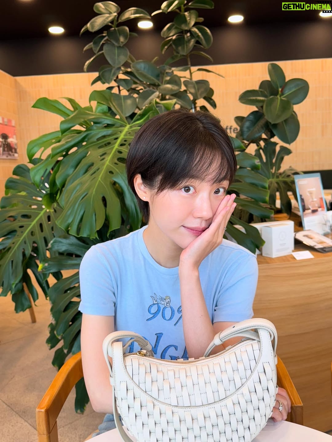 So Joo-yeon - 280.1K Likes - 🙂‍↔️🙂‍↔️🙂‍↔️🙂‍↔️🙂‍↔️🙂‍↔️🙂‍↔️ 너무 더운 여름엔 뜨거븐 라떼 마셔보자 ,,,,