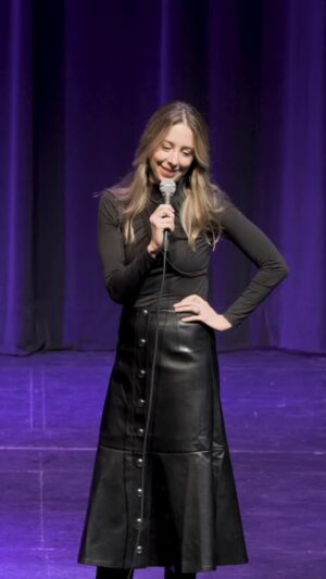 Sofía Niño de Rivera Instagram - Esperen al final. Quiero ser amiga de esas señoras. #standup #comedia #humor