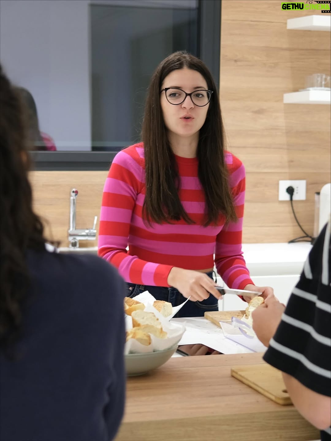 Sofia Scalia - 12.6K Likes - Cari ospiti , ditemi pure quello che volete ma di sicuro non si può dire che non mi preoccupo di farvi mangiare 😂😂😂