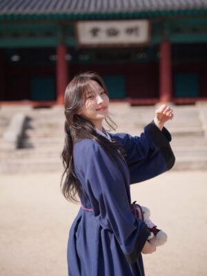 Son Ju-yeon Instagram - 졸업하니 드디어 공개하는 사진들
#졸업 을 맞이할 준비하며 미리 찍어둔 사진인데 보여주고 싶어서 혼났다
주연선배를 만들어 준 #성균관대 정말 이제 안녕!💚